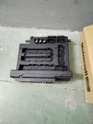 caja reles/fusibles ford scort