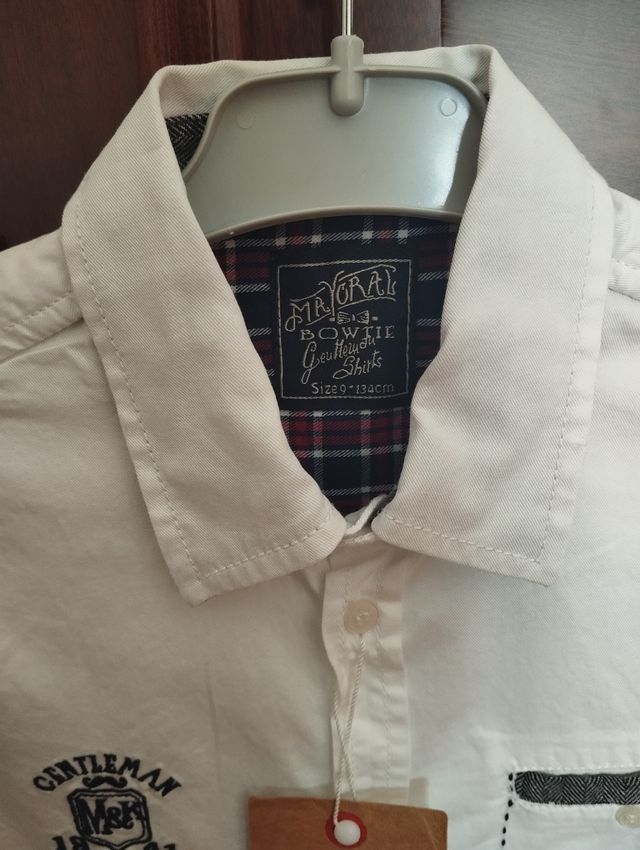 Camisa nueva con etiqueta niño.