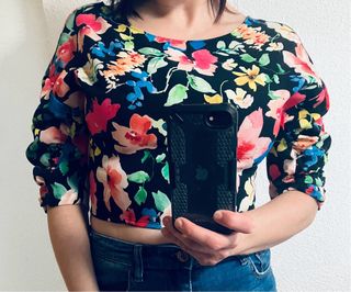 Top Camiseta Corta Flores Negro Stradivarius