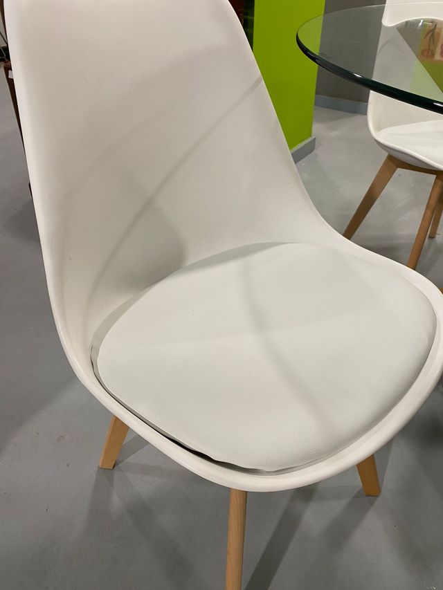 SILLAS NORDICAS NUEVAS - TRES COLORES