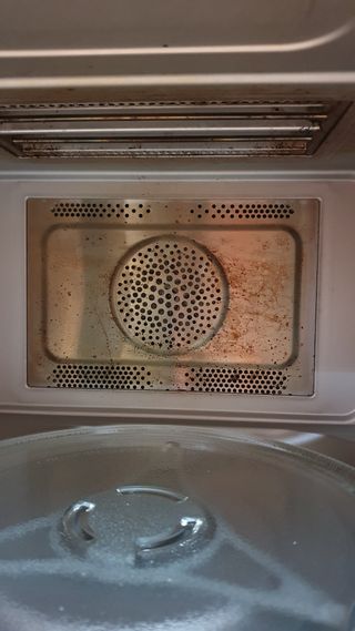 Microondas con grill.   Funcione de horno.