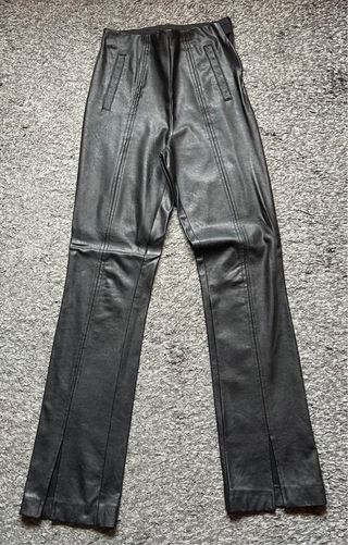 Pantalón cuero Stradivarius