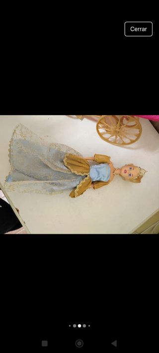 Muñeca cenicienta con carruaje y caballo