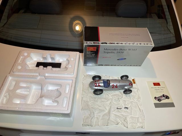Coche Mercedes Benz W165 Tripolis 1939 M1:18 CMC
