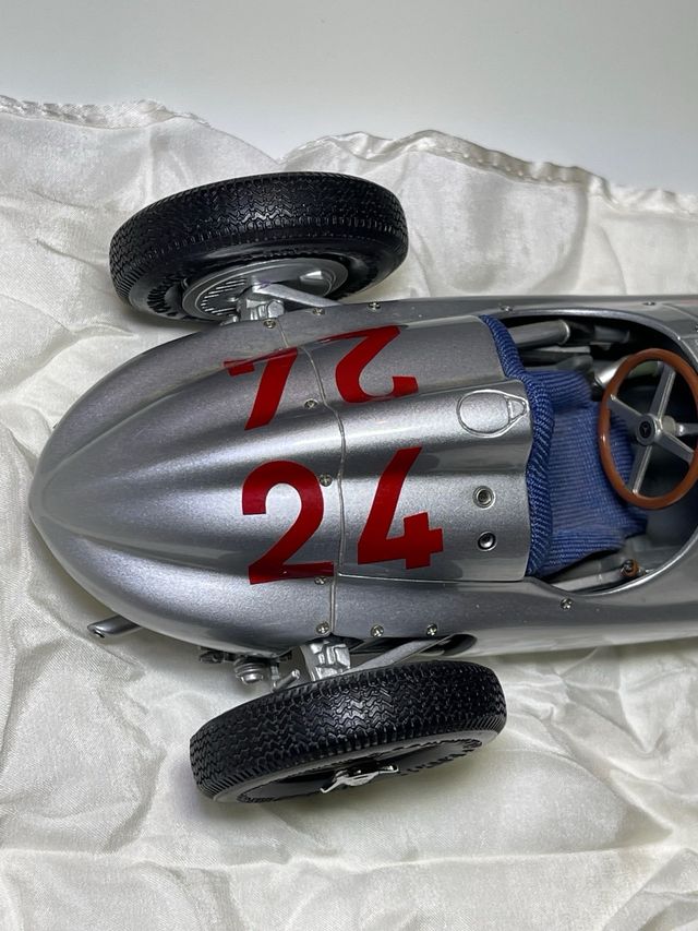 Coche Mercedes Benz W165 Tripolis 1939 M1:18 CMC