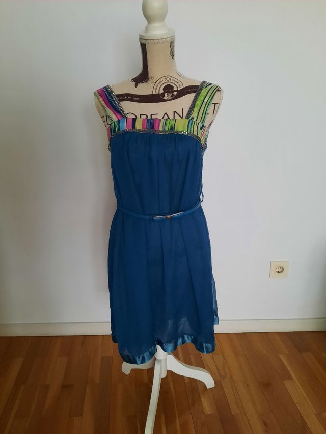 Abito vaporoso blu acquamarina