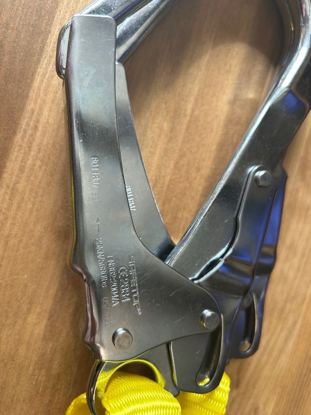 Cuerdas anticaidas con absorvedor y ganchos