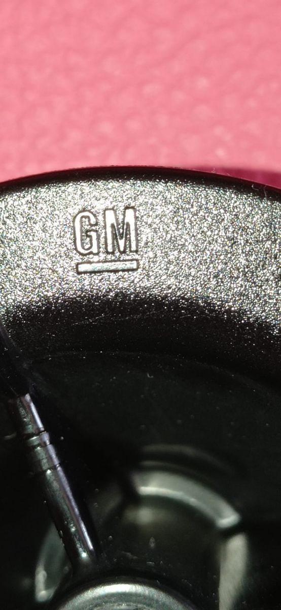 Tuerca rueda repuesto GM. Original. Chevrolet, Cor