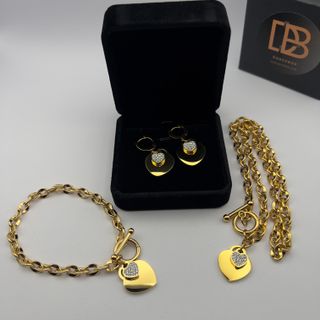 Collar, pulsera y pendientes chapados en oro