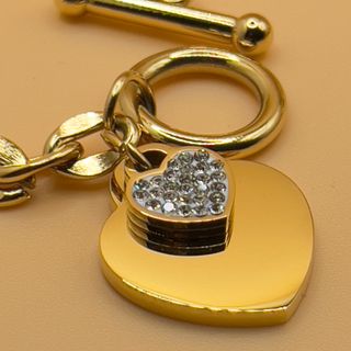 Collar, pulsera y pendientes chapados en oro