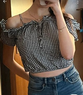 Top a quadri con spalle scoperte