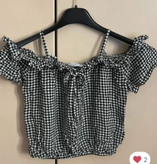 Top a quadri con spalle scoperte