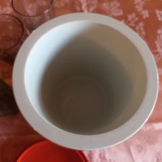 Secchiello e bicchieri Coca cola.