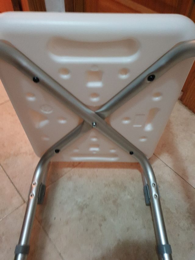 Silla de ducha aluminio hasta 120 kg
SIN RESPALDO!