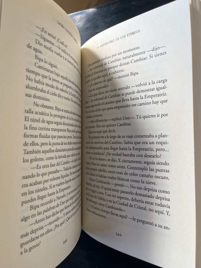 LA EMPERATRIZ DE LOS ETEREOS (Spanish Edition)