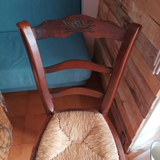 4 sillas madera tallada.