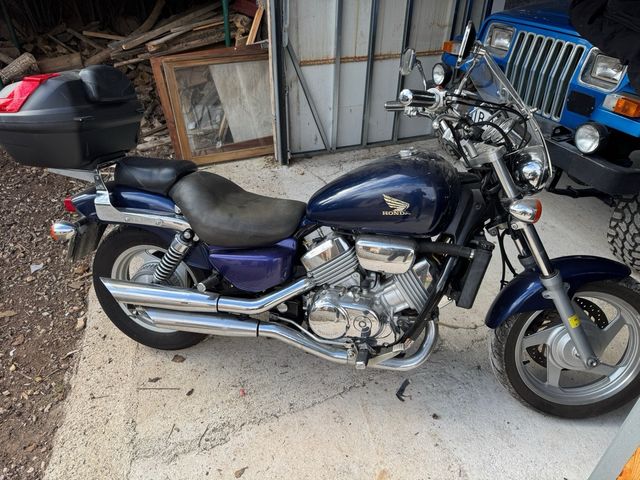 Honda magna 800