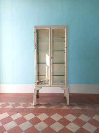 Vitrina médica antigua 