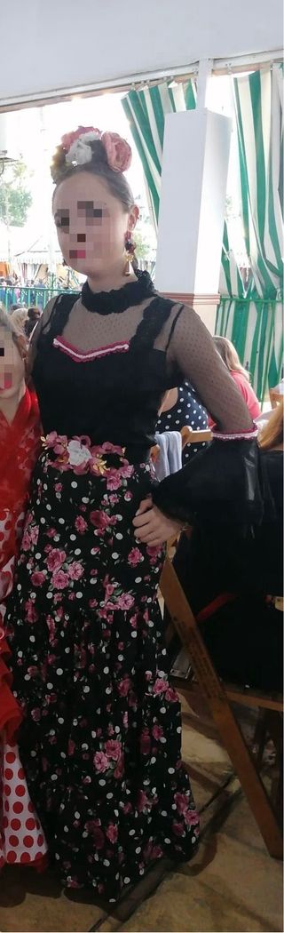 Falda y blusa flamenca