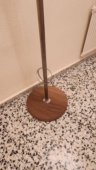 Perchero de pie artesanal