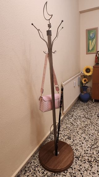 Perchero de pie artesanal