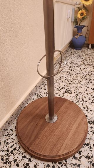 Perchero de pie artesanal