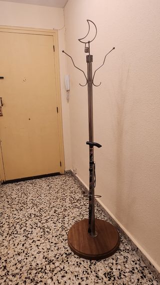 Perchero de pie artesanal