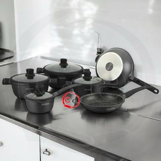 Batteria completa di pentole