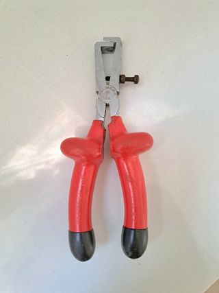Alicate pelacables