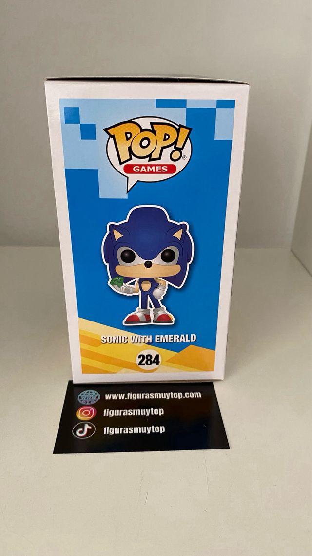 Funko pop sonic with emerald 284