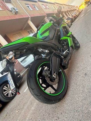 Kawasaki zx6r