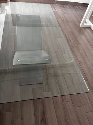 Mesa de salòn diseño X de madera decapada plata.