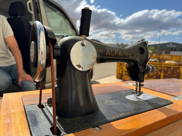 Maquina de coser antigua