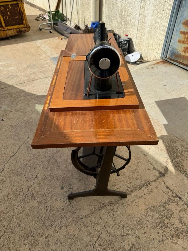 Maquina de coser antigua