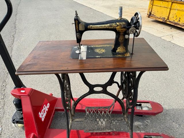 Maquina de coser antigua