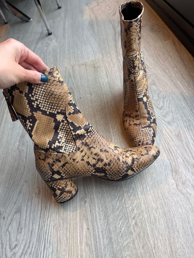 Botines serpiente Zara talla 38