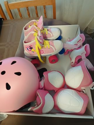 Patines 4 ruedas, casco y protectores 