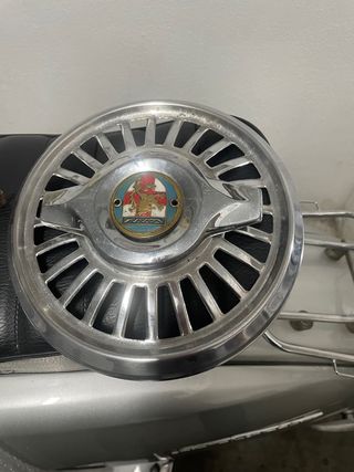 Tapacubos Vespa años 50. Llanta 8