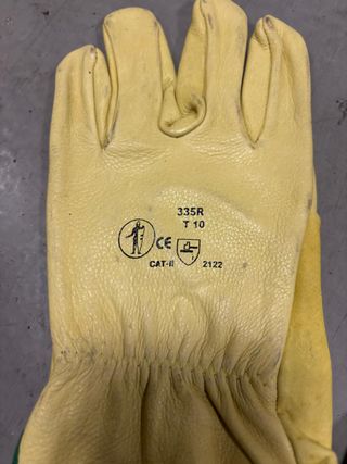 Guante de piel flor vacuno en color amarillo