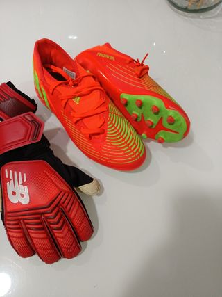 Botas y guantes de futbol