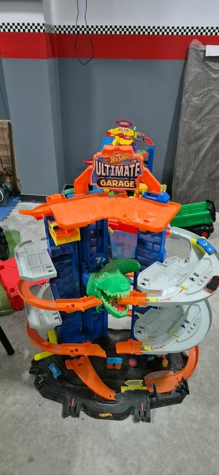 Ultimate garage hot wheels