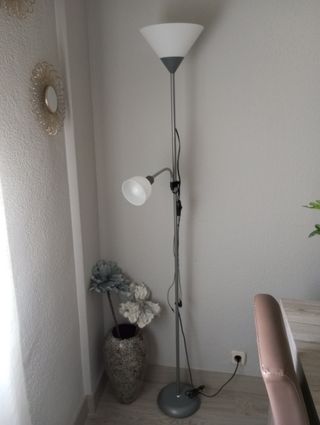 Làmpara de pie con lector