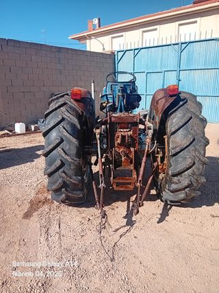 SE VENDE TRACTOR EBRO 460