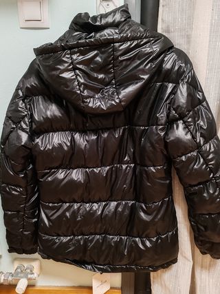 Abrigo negro Moncler talla S.
