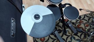 Batería electrónica Roland TD-1K + sillín MDTJR 