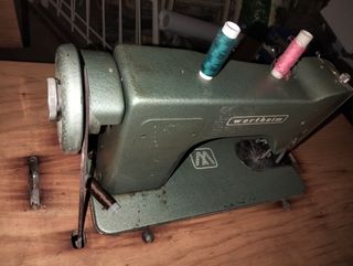 Se vende máquina de coser