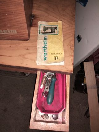 Se vende máquina de coser