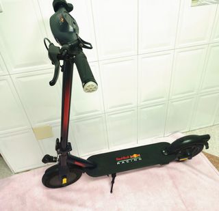 Patinete Red bull de 3 meses.