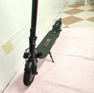 Patinete Red bull de 3 meses.