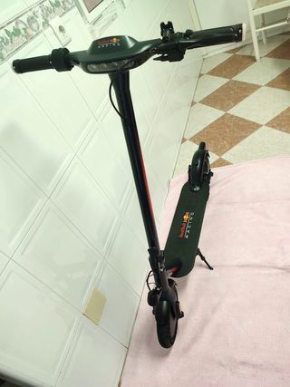 Patinete Red bull de 3 meses.